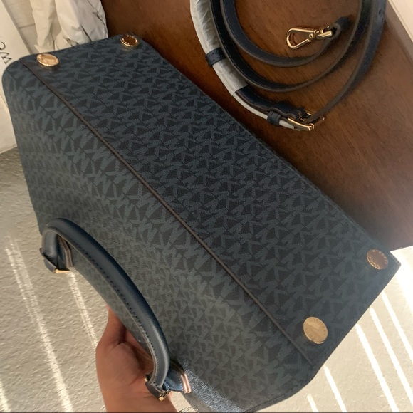 New🦋 Mk large MOTT satchel & wallet navy - Picture 11 of 16